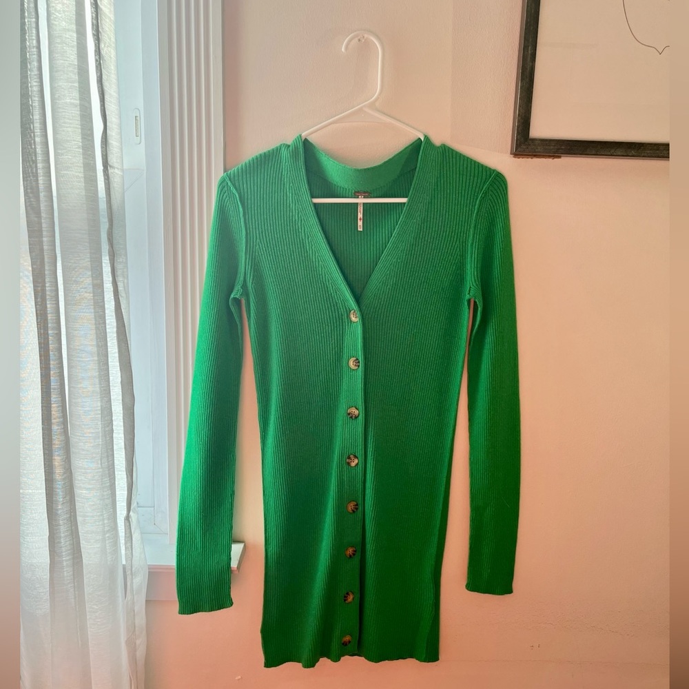 Free people green, tight fitting sweater dress. Size XS. New Condition.